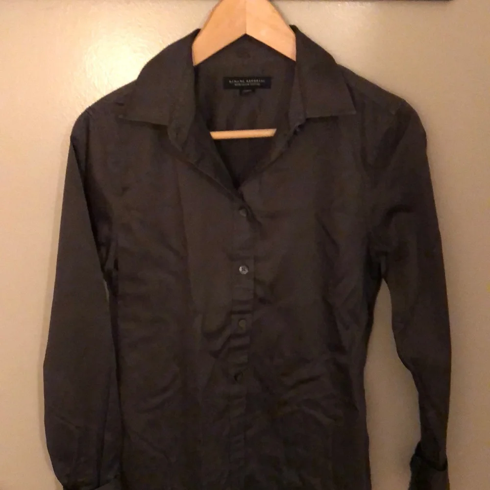 Banana Repiblic slim fit blouse, dark gray size 6 - Picture 1 of 5